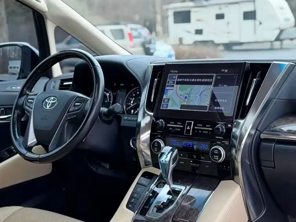 Toyota Vellfire — фото 5
