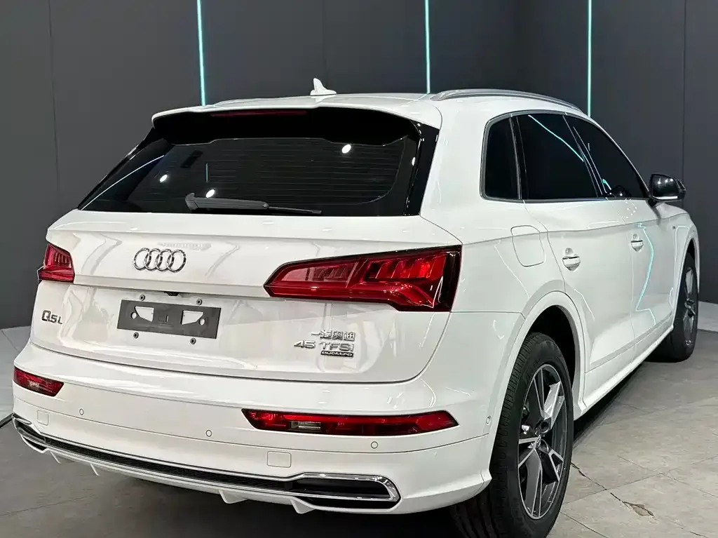 Audi Q5L — фото 4