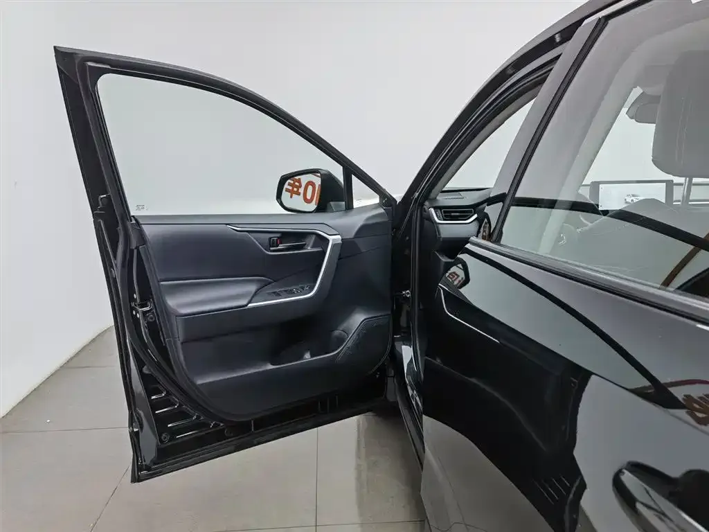 Toyota RAV4 — фото 8