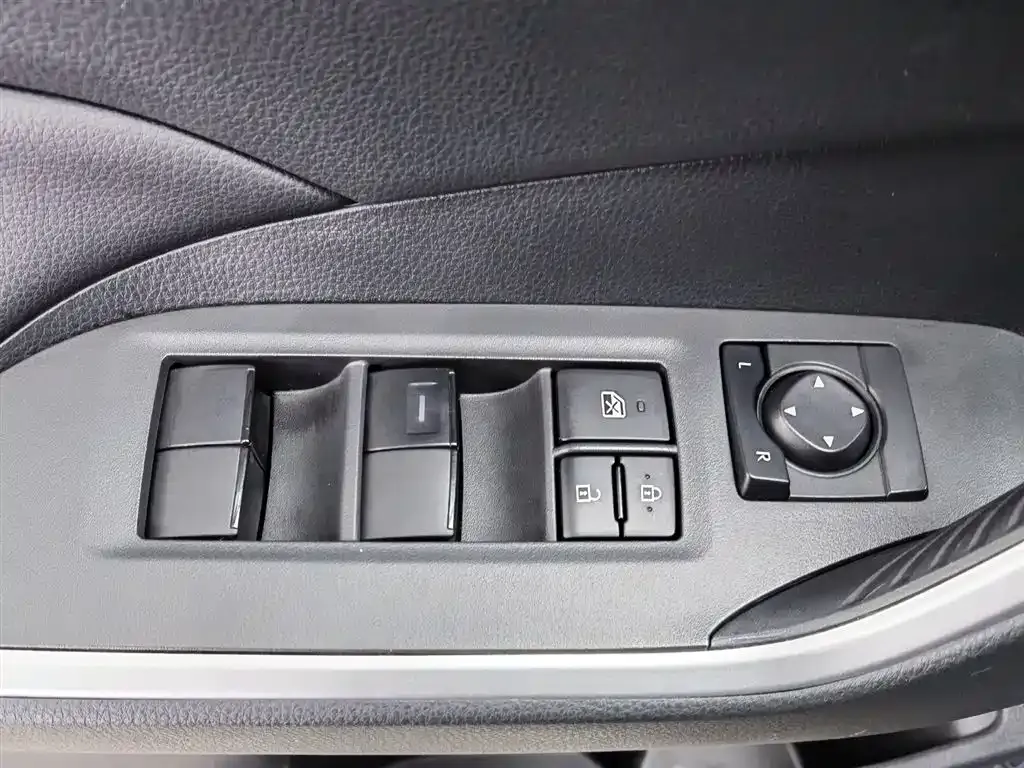 Toyota RAV4 — фото 9