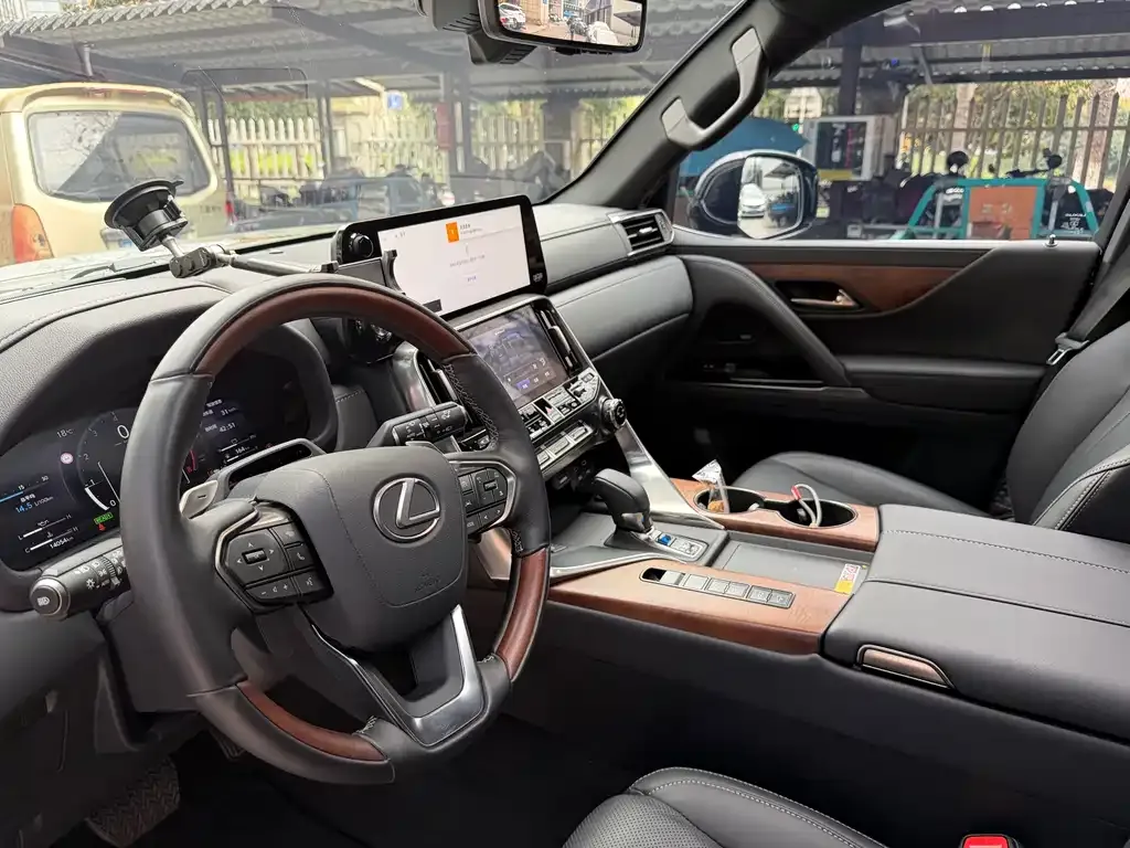 Lexus LX — фото 8