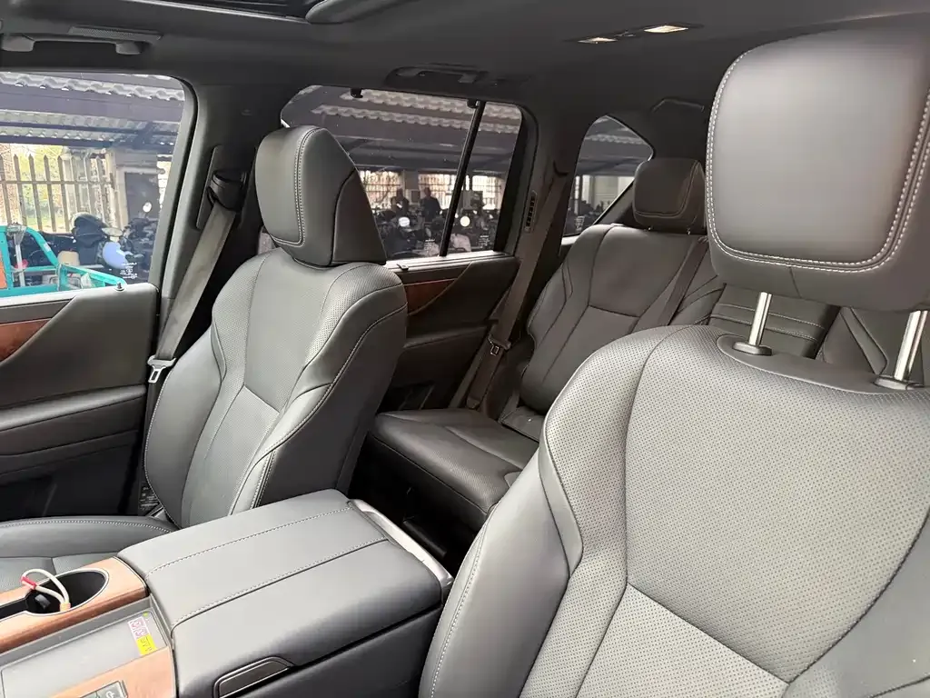 Lexus LX — фото 7