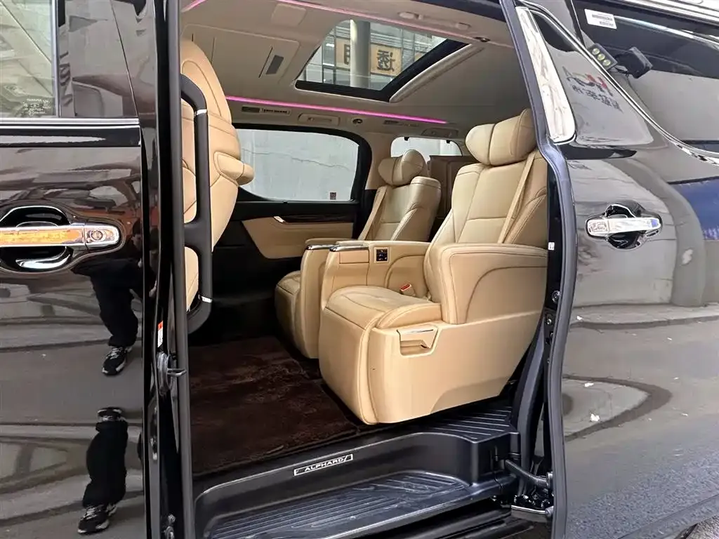 Toyota Alphard — фото 7