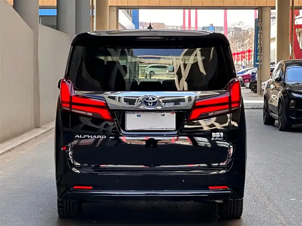 Toyota Alphard — фото 3