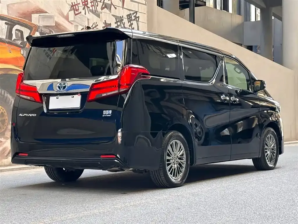 Toyota Alphard — фото 9