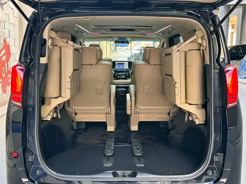 Toyota Alphard — фото 5