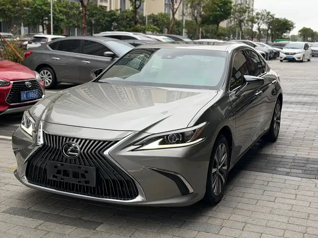 Lexus ES — фото 1