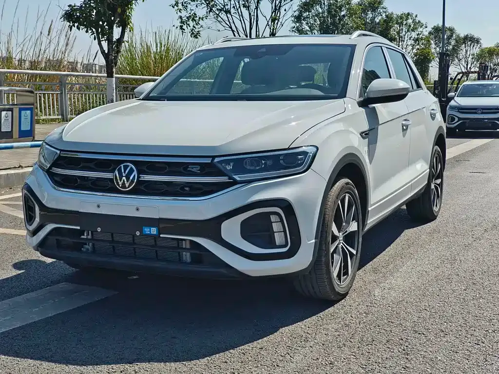 Volkswagen T-Roc — фото 1