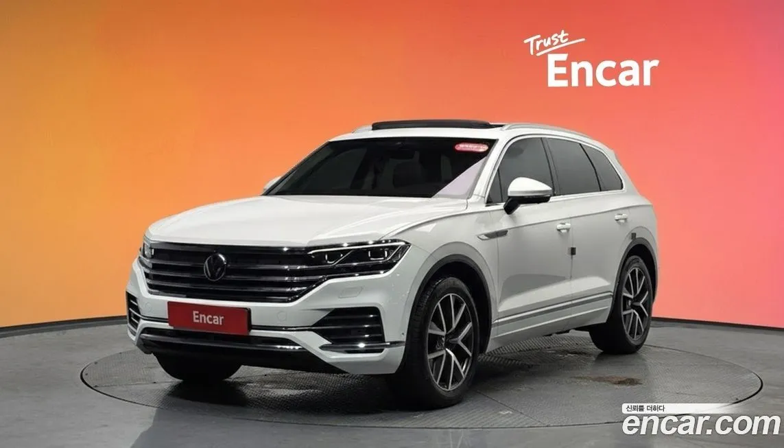Volkswagen Touareg — фото 1