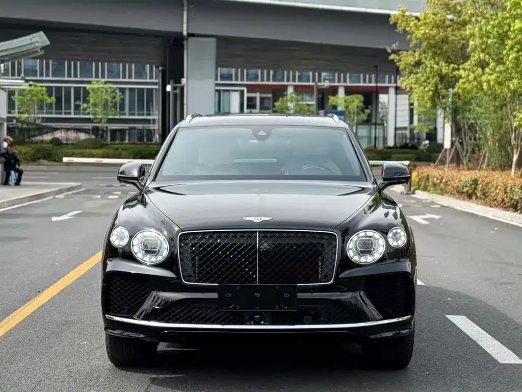Bentley Bentayga — фото 1