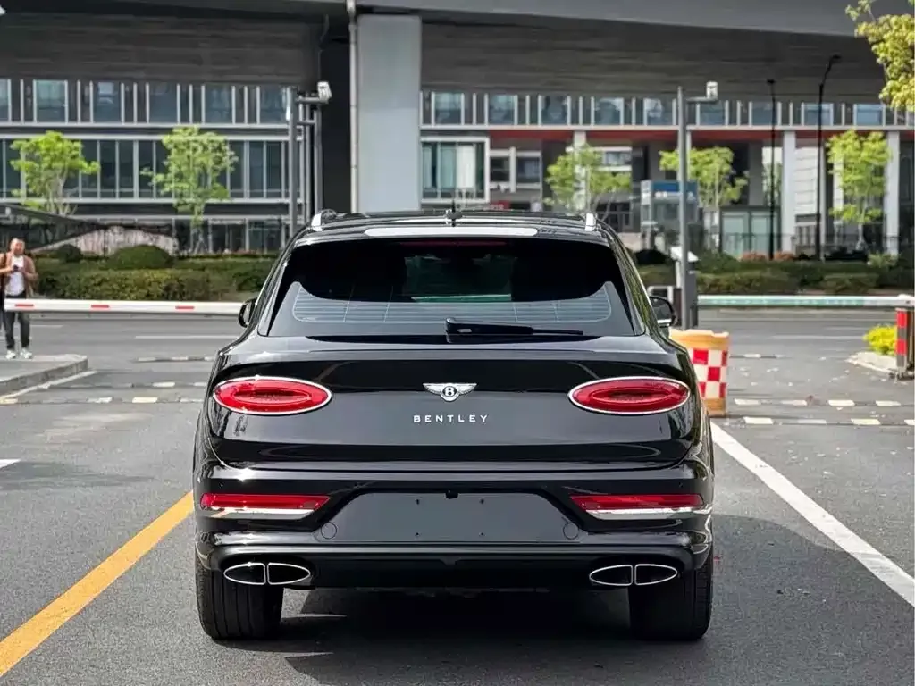 Bentley Bentayga — фото 8