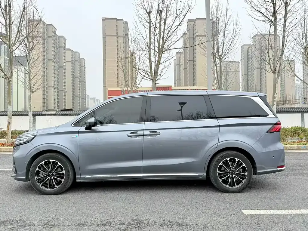 Roewe iMAX8 — фото 2