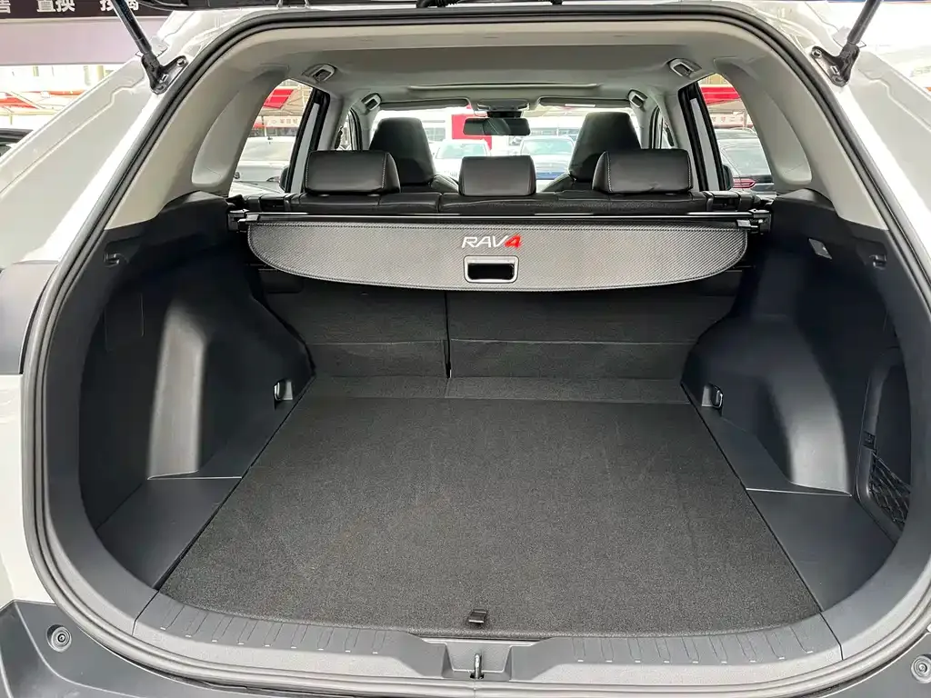 Toyota RAV4 — фото 4