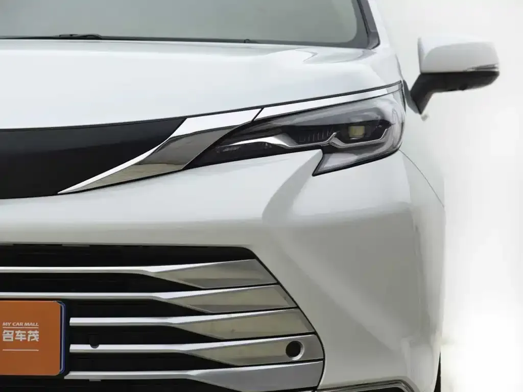 Toyota Sienna — фото 7