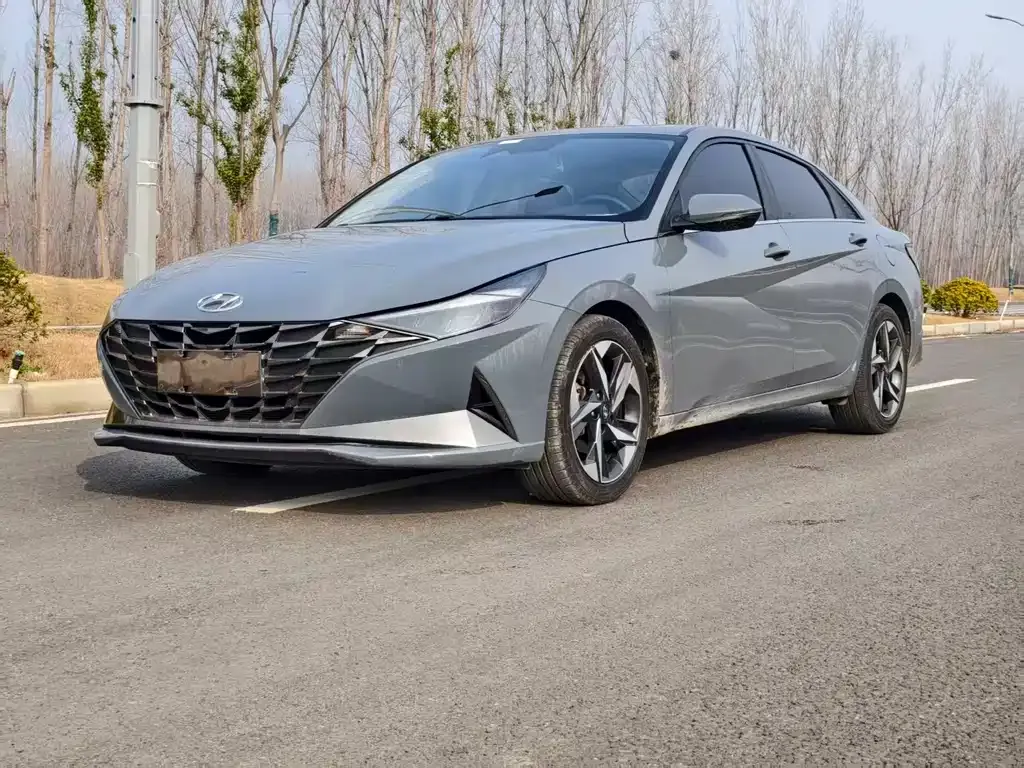 Hyundai Elantra — фото 1
