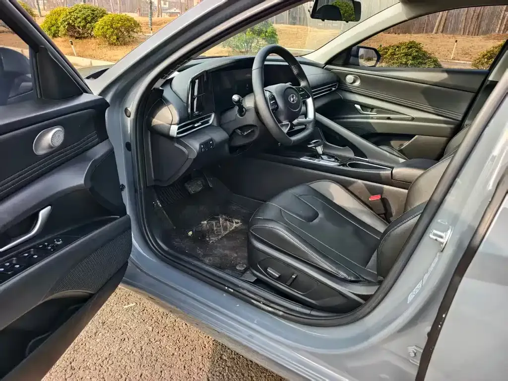 Hyundai Elantra — фото 5
