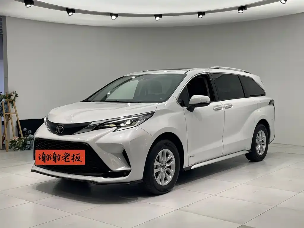 Toyota Granvia — фото 1