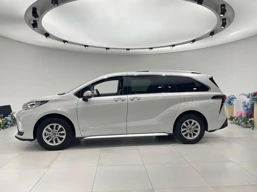 Toyota Granvia — фото 8