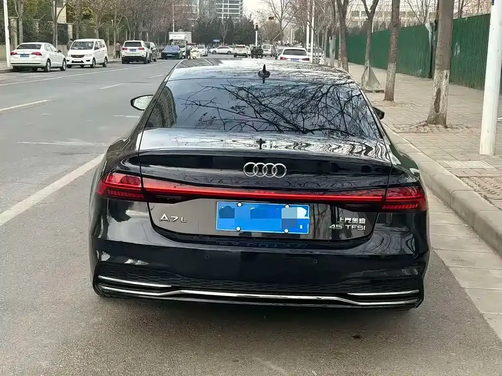 Audi A7L — фото 5
