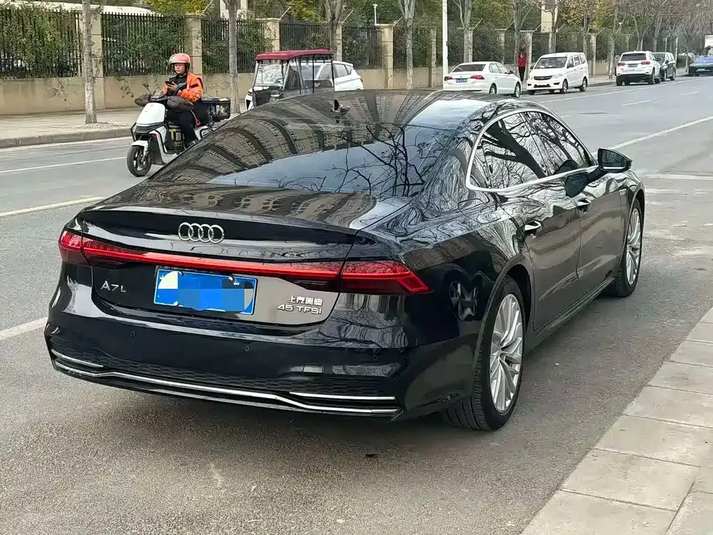 Audi A7L — фото 8