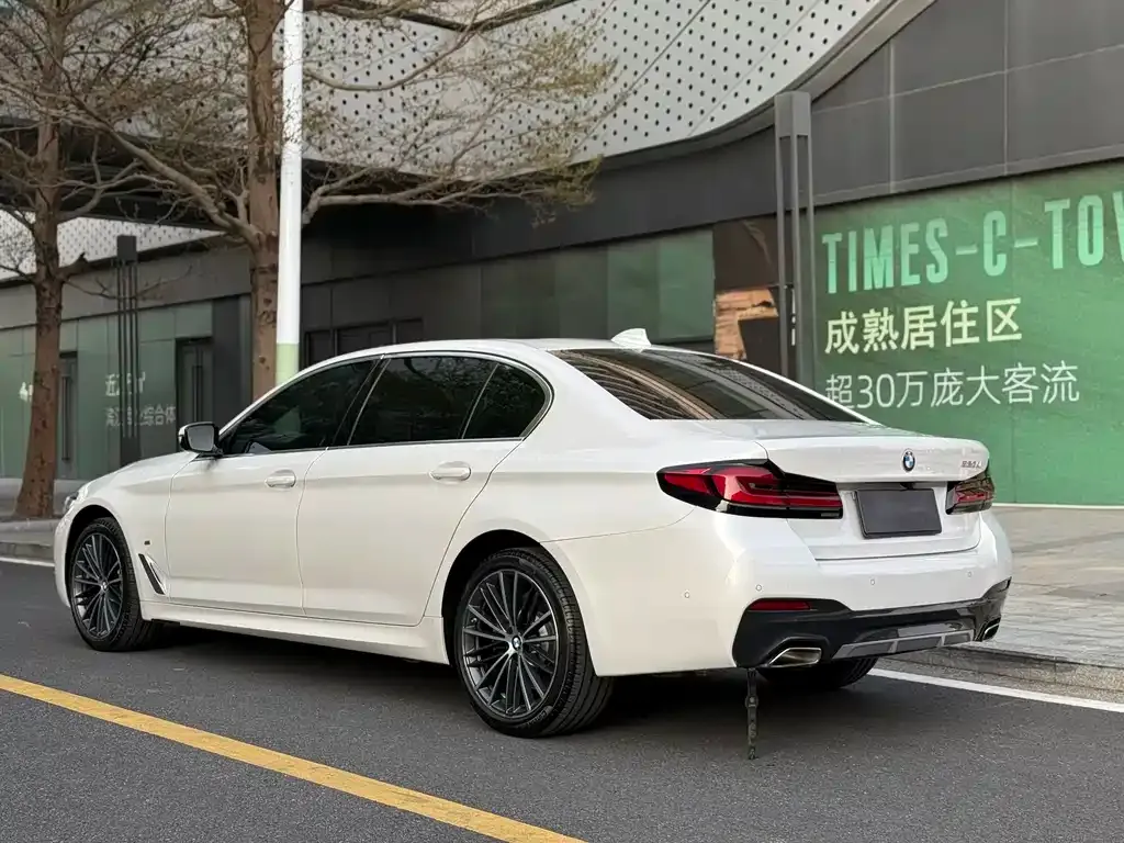 BMW 5 Series — фото 9