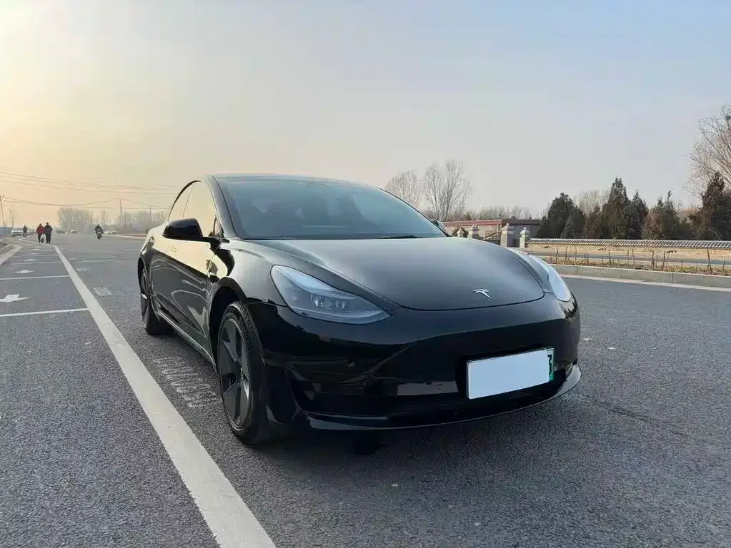 Tesla Model 3 — фото 8