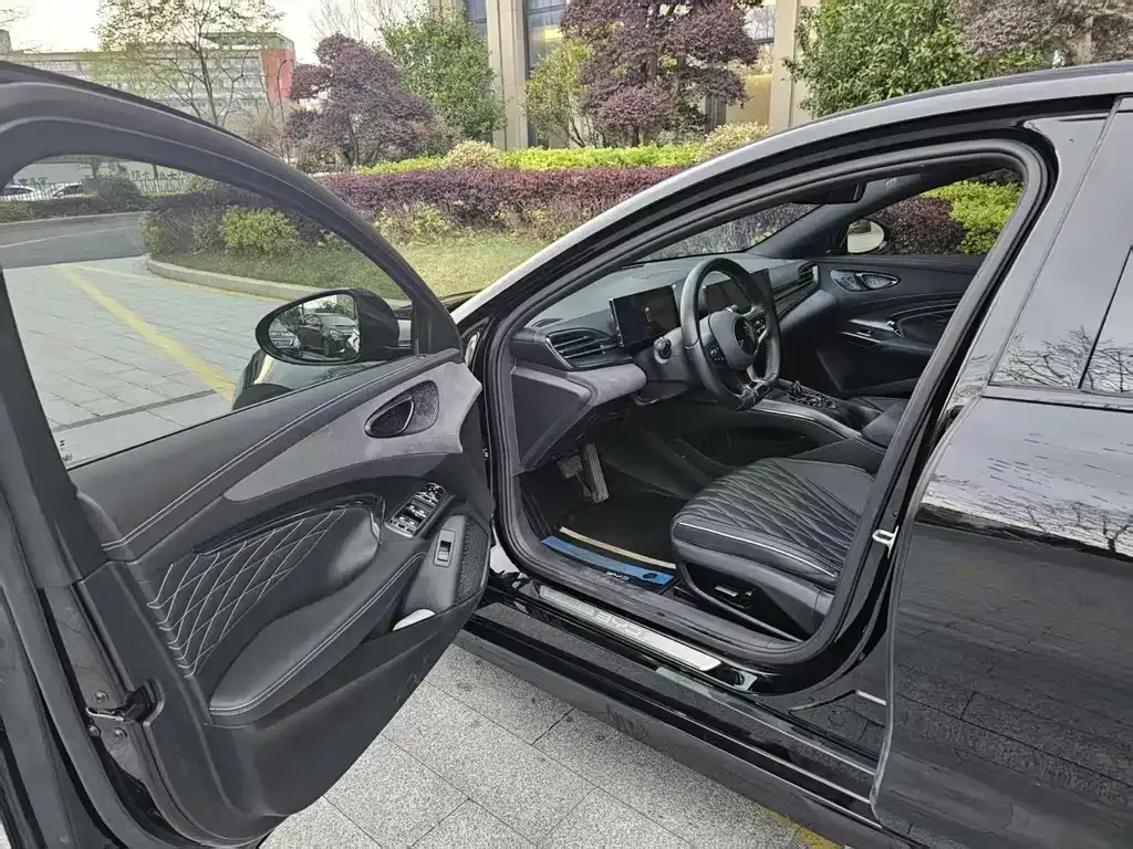 BYD Seal — фото 6