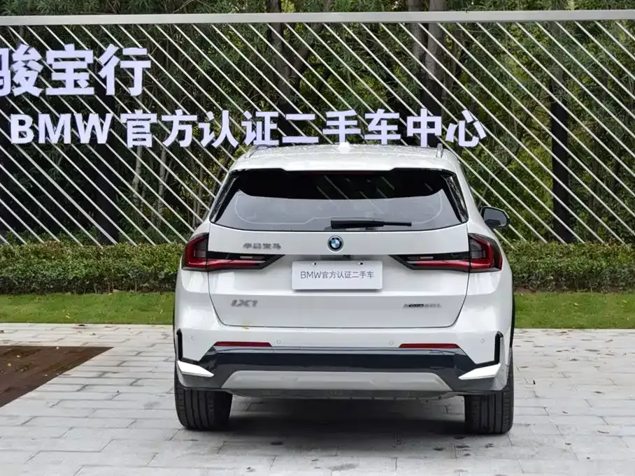 BMW iX1 — фото 5