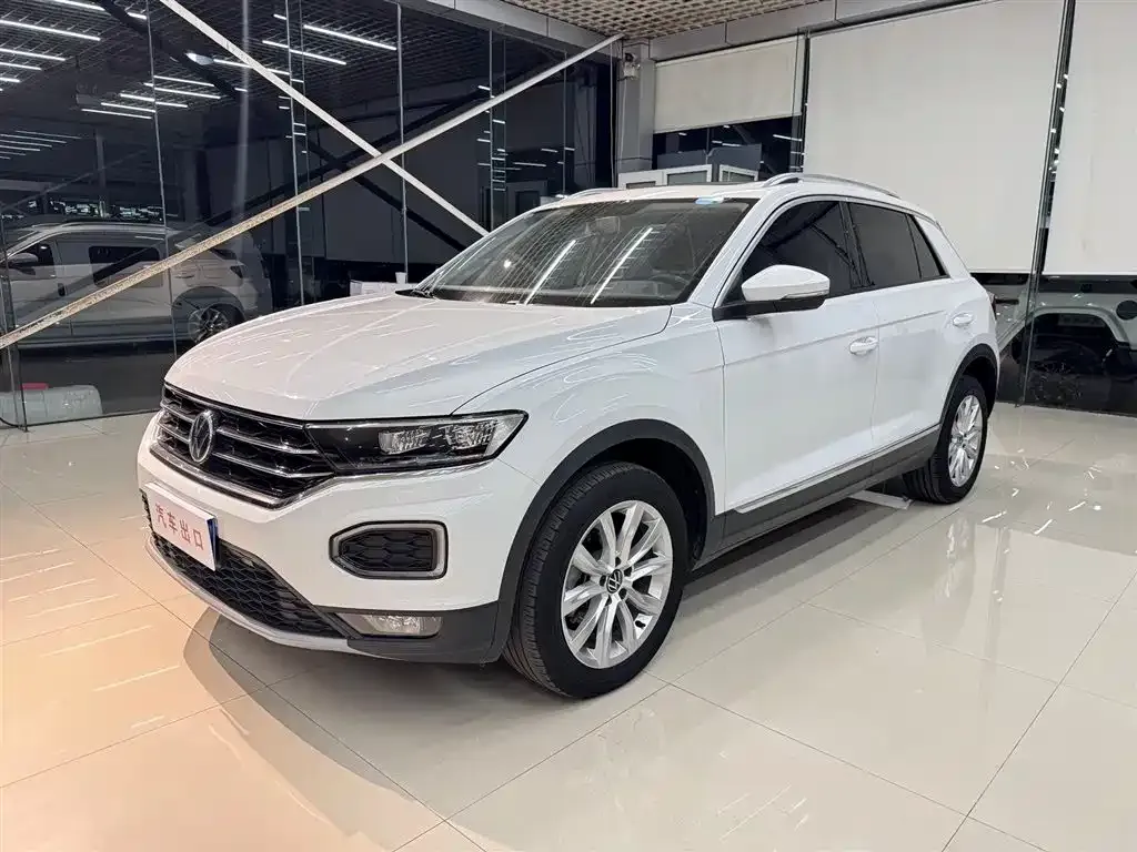 Volkswagen T-Roc — фото 1