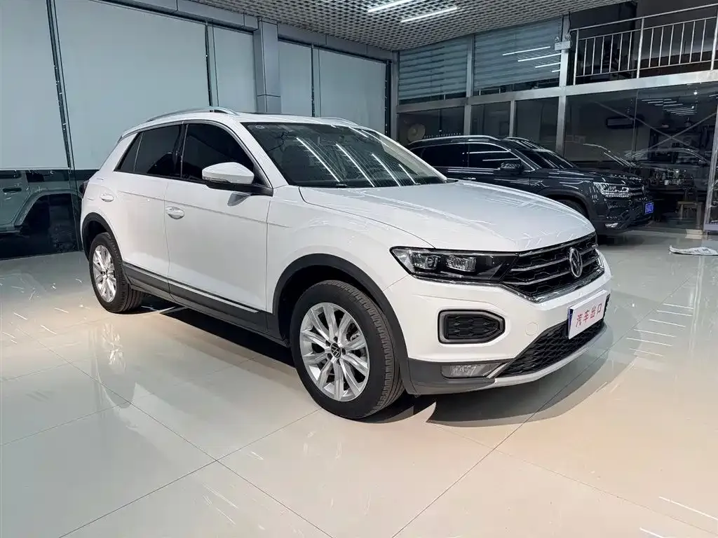 Volkswagen T-Roc — фото 9