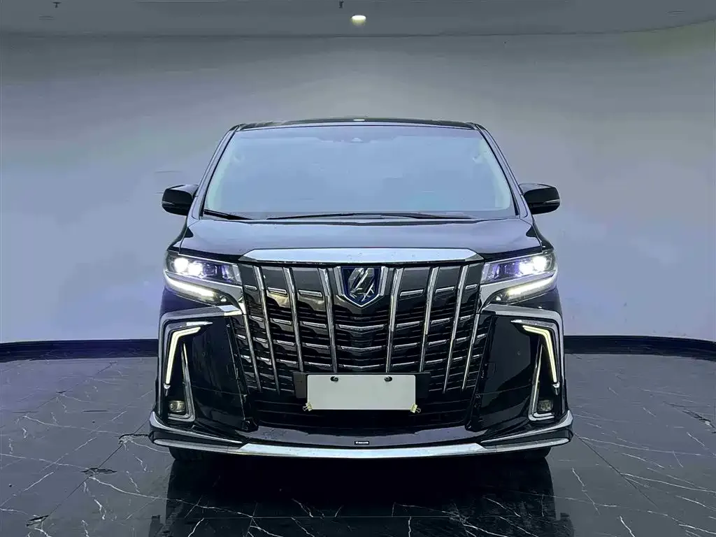 Toyota Alphard — фото 3