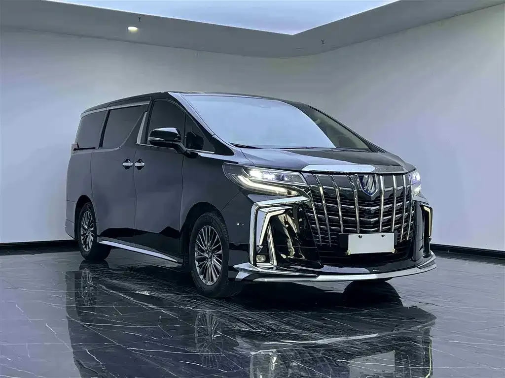 Toyota Alphard — фото 9