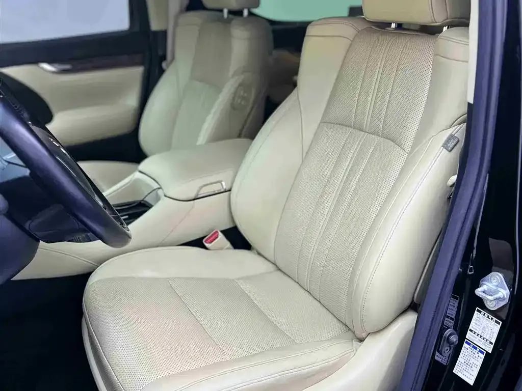 Toyota Alphard — фото 10