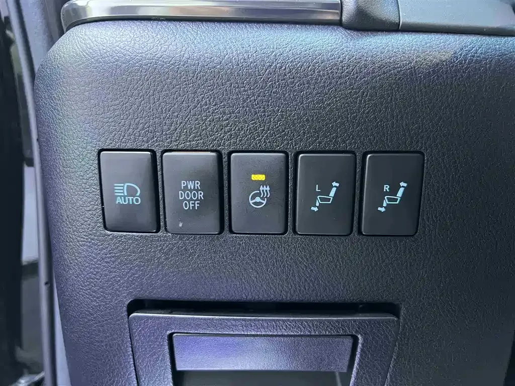 Toyota Alphard — фото 6