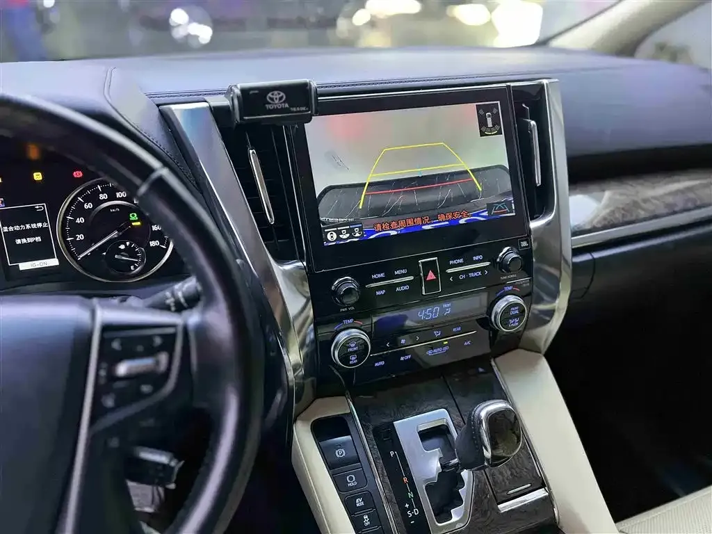 Toyota Alphard — фото 8