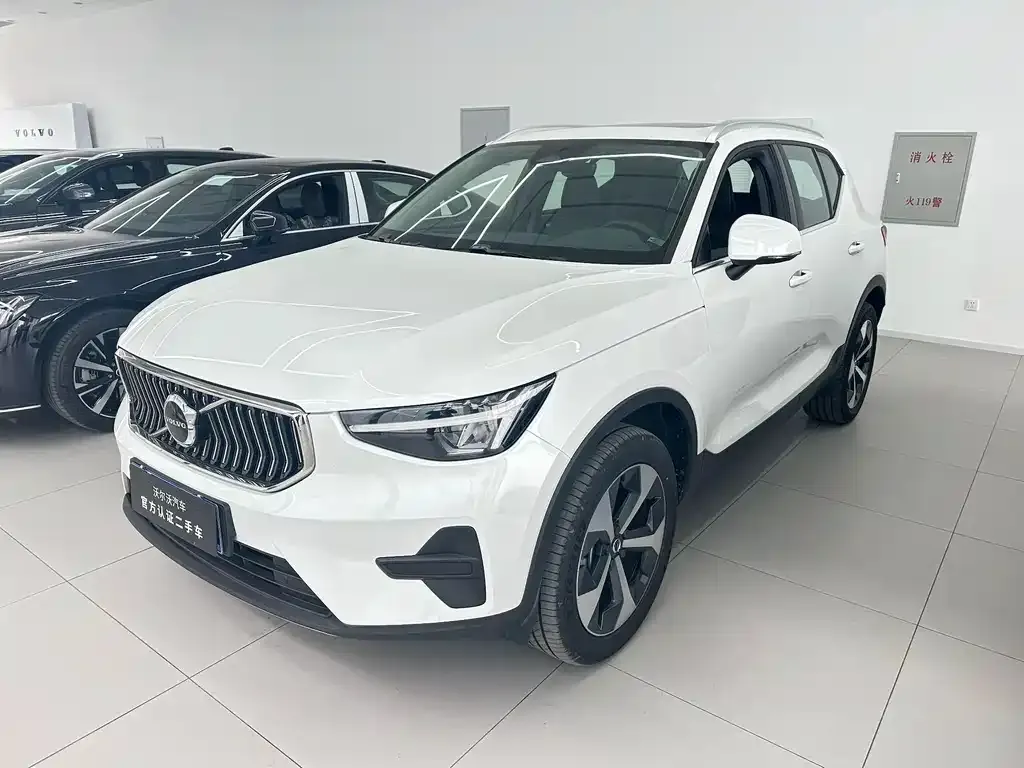 Volvo XC40 — фото 1