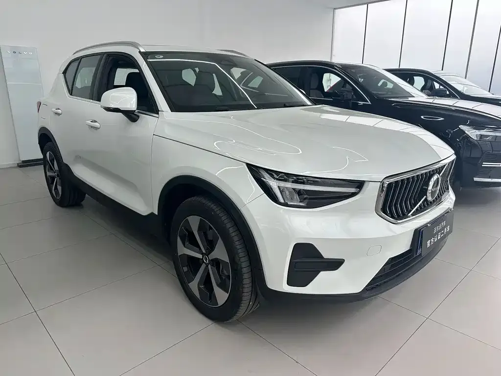 Volvo XC40 — фото 4