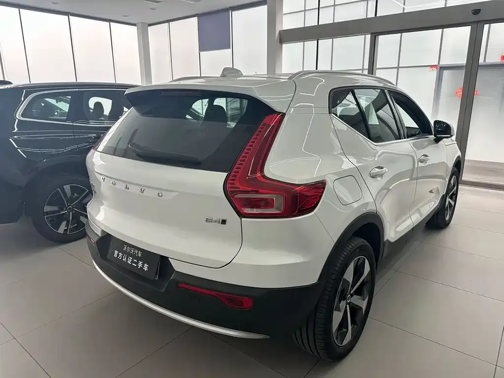 Volvo XC40 — фото 7