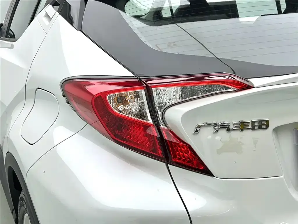 Toyota C-HR — фото 9