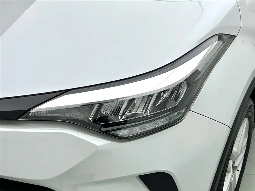 Toyota C-HR — фото 2