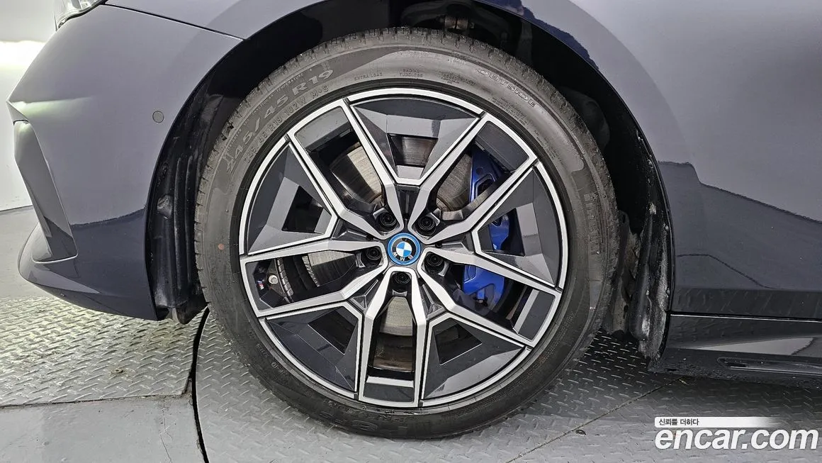 BMW i5 — фото 8