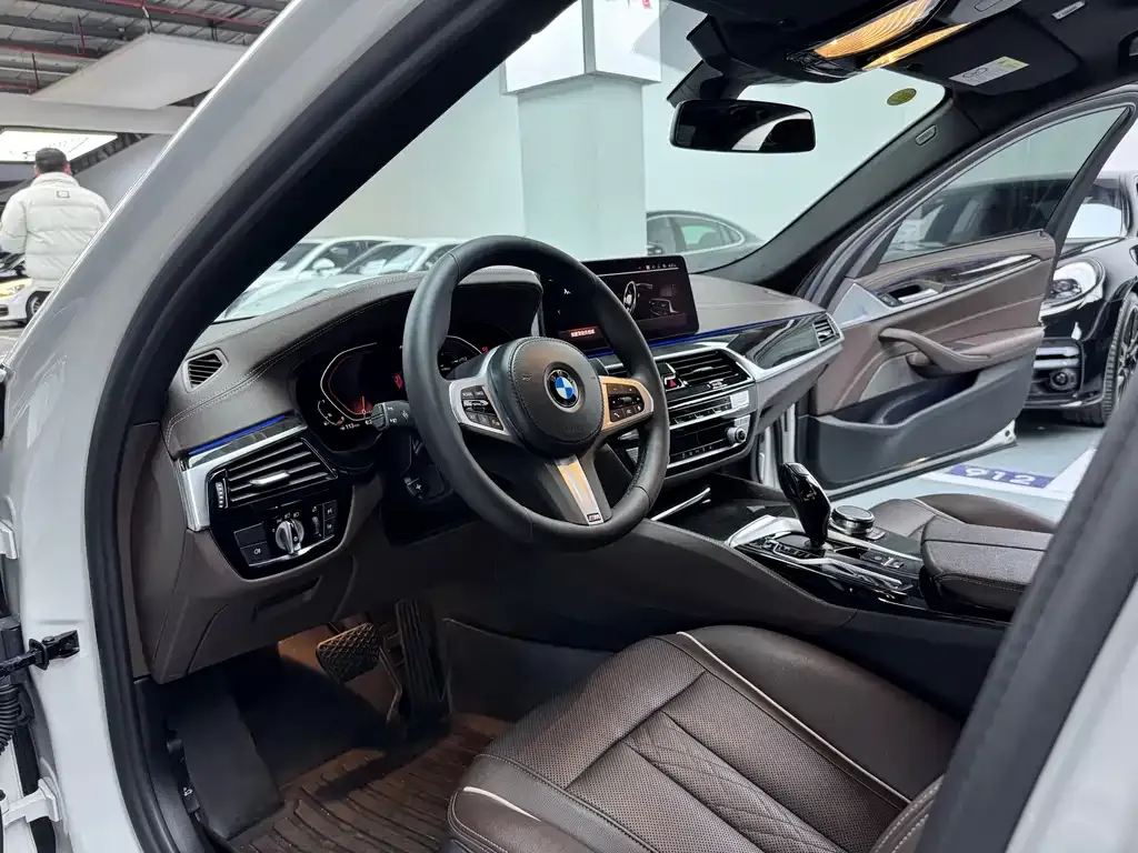 BMW 5 Series — фото 10