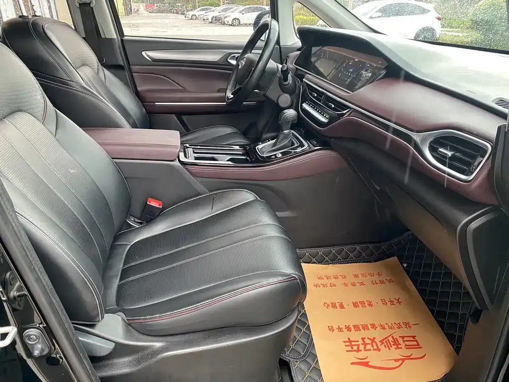 GAC Motor Trumpchi M6 — фото 10