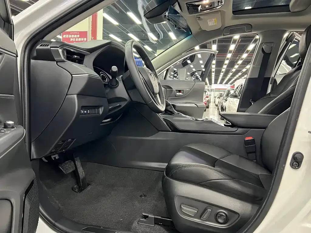 Toyota Harrier — фото 7