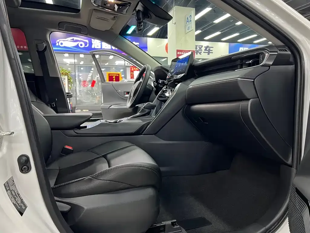 Toyota Harrier — фото 10