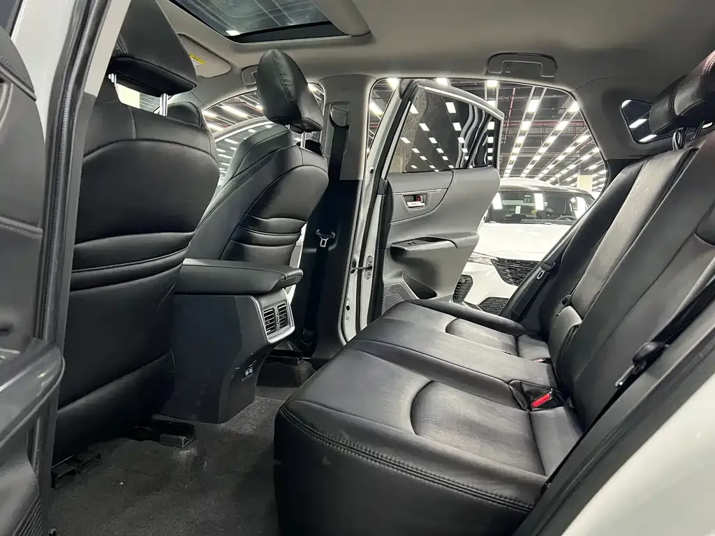 Toyota Harrier — фото 3
