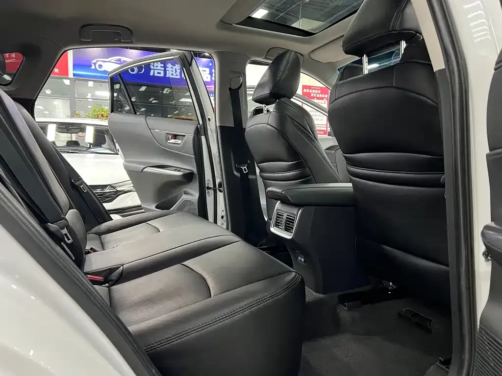 Toyota Harrier — фото 2