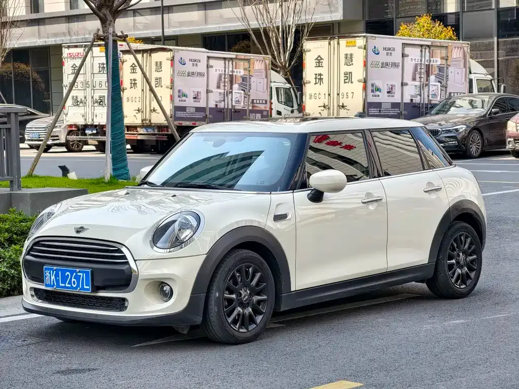 MINI Cooper (3-door) — фото 1