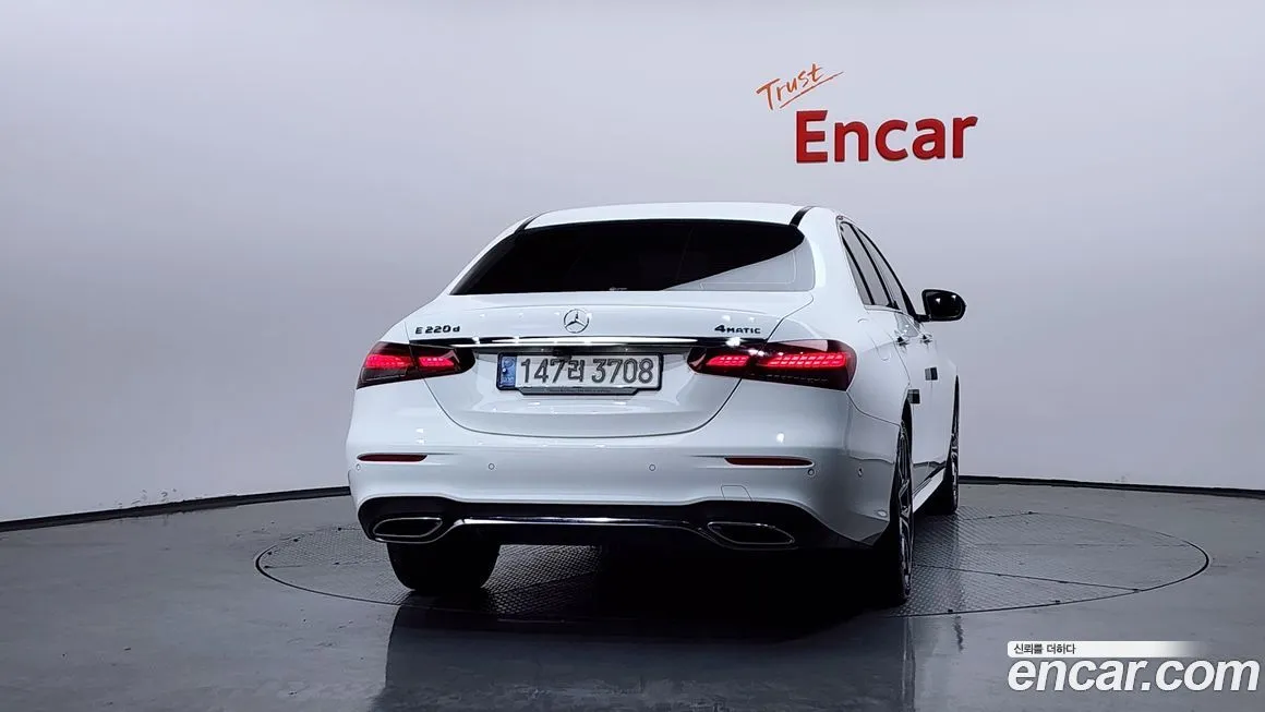 Mercedes-Benz E-Class — фото 10