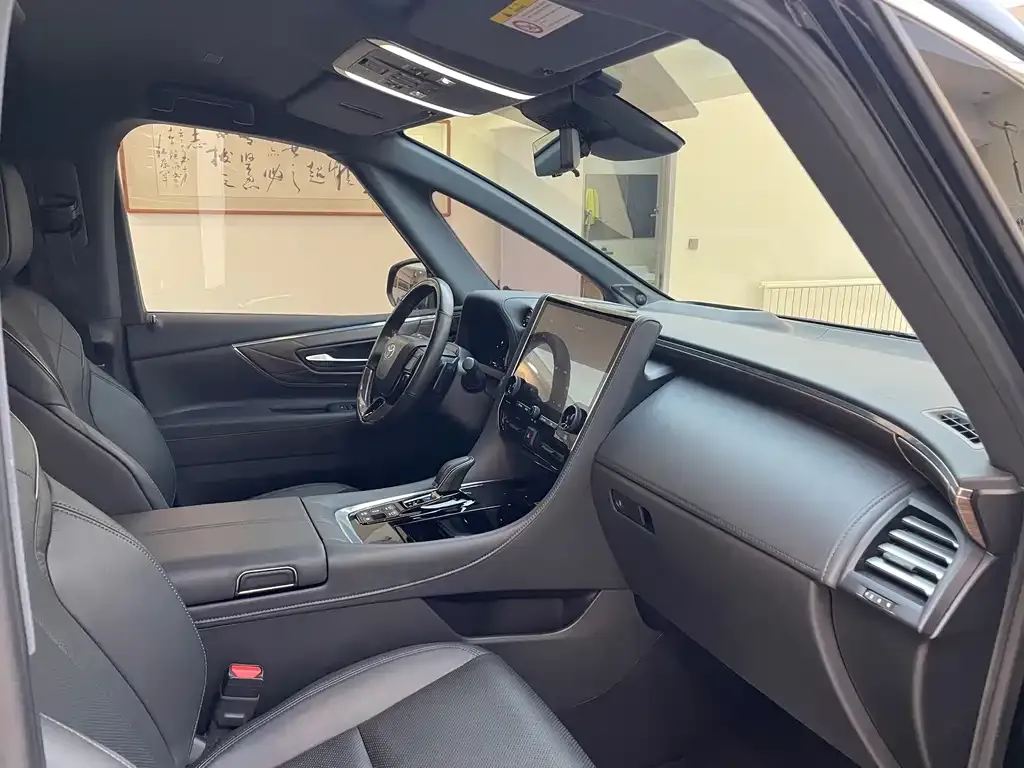 Toyota Alphard — фото 5